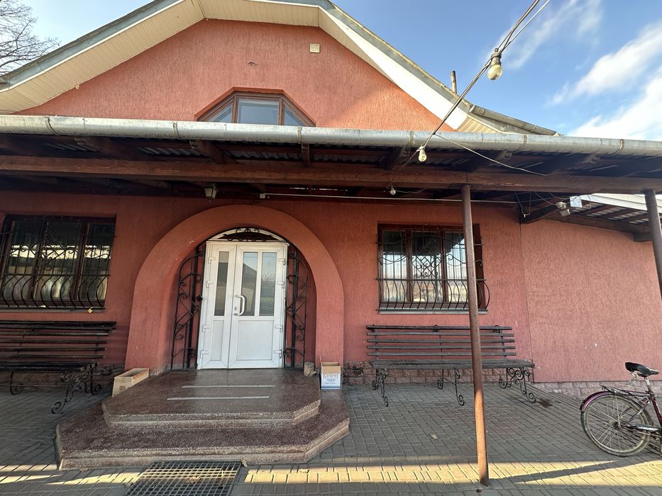 Продається комерційне приміщення з орендарями