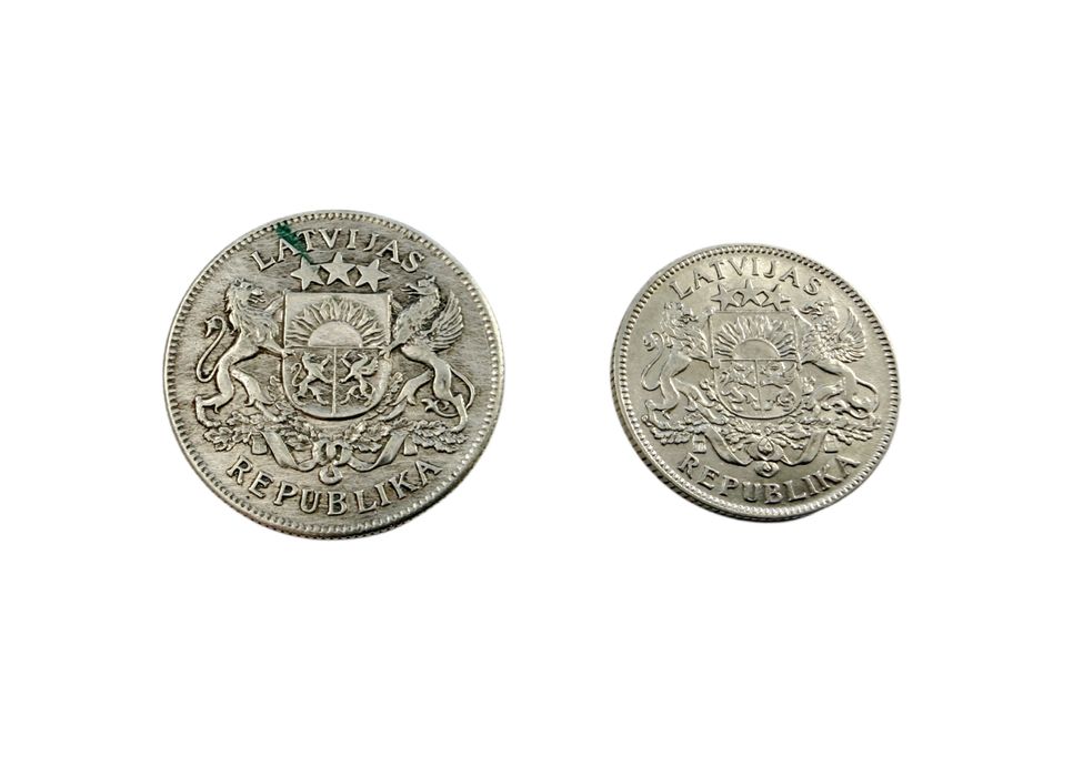 Lote de 2 Moedas de Prata da Latvia - 1924 e 1925
