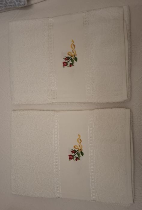 Atoalhados wc bordados à mão