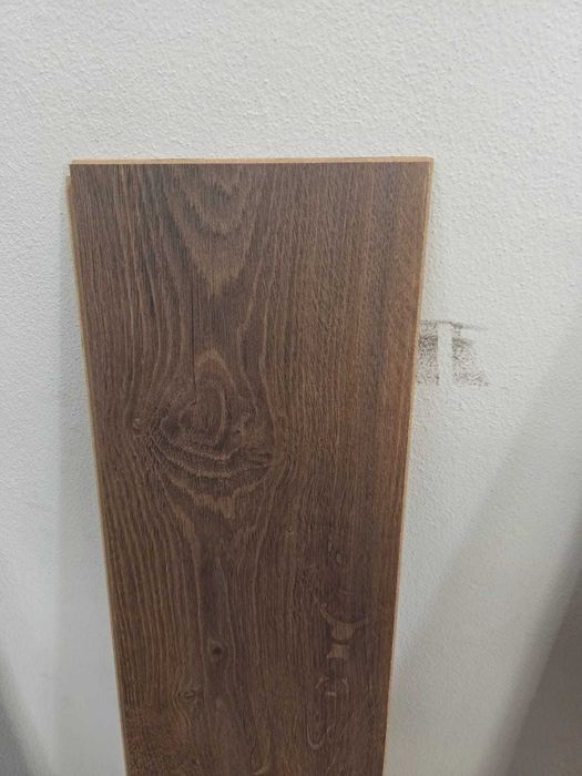 Pavimento Flutuante Tarkett AC4 / AC5 – Lote Completo (Novo)