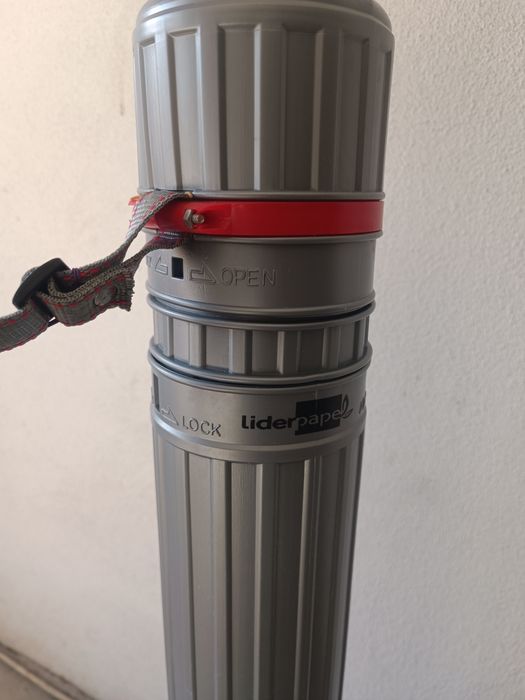 Porta-posters de plástico com alça