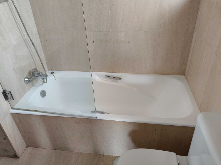 Banheira de encastrar Valadares com torneira misturadora Grohe