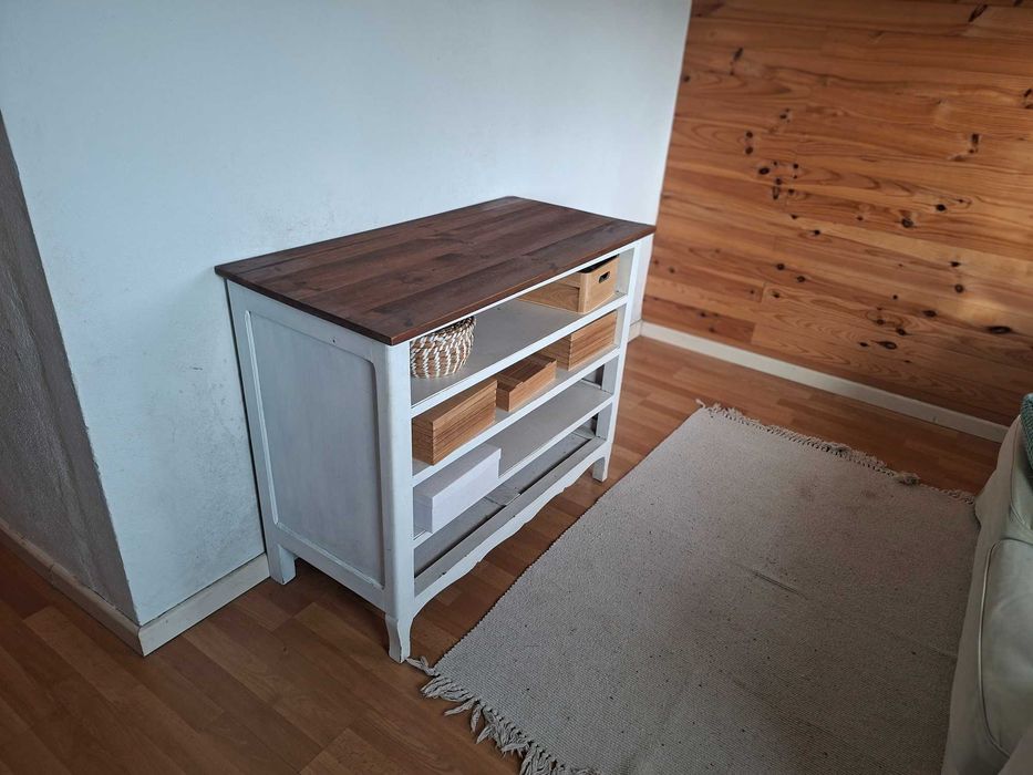 Móvel  sala em madeira aberto