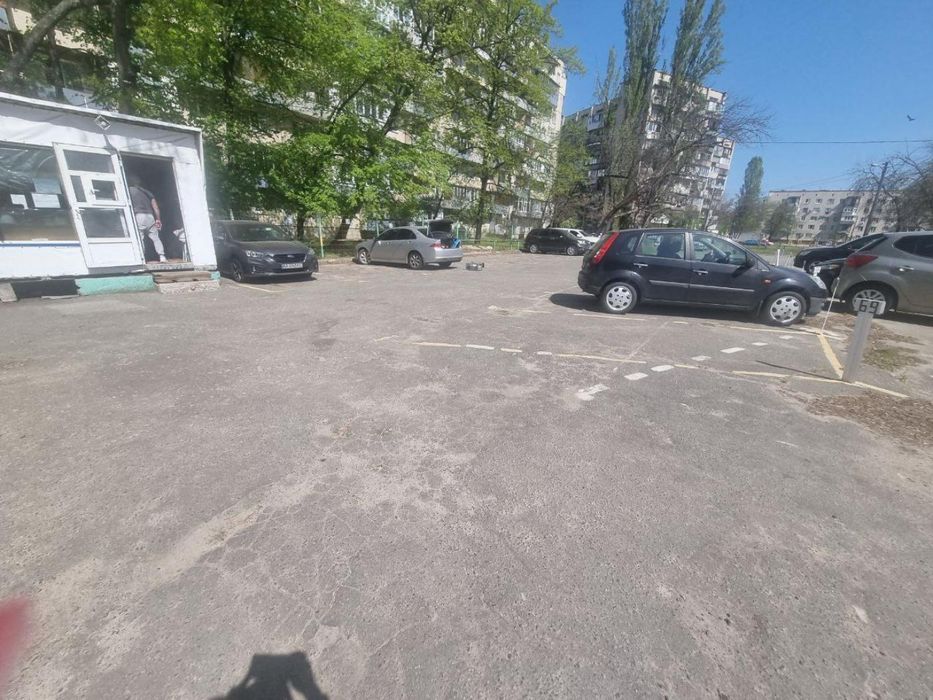 Оренда паркомісць пр-т Лісовий, 6