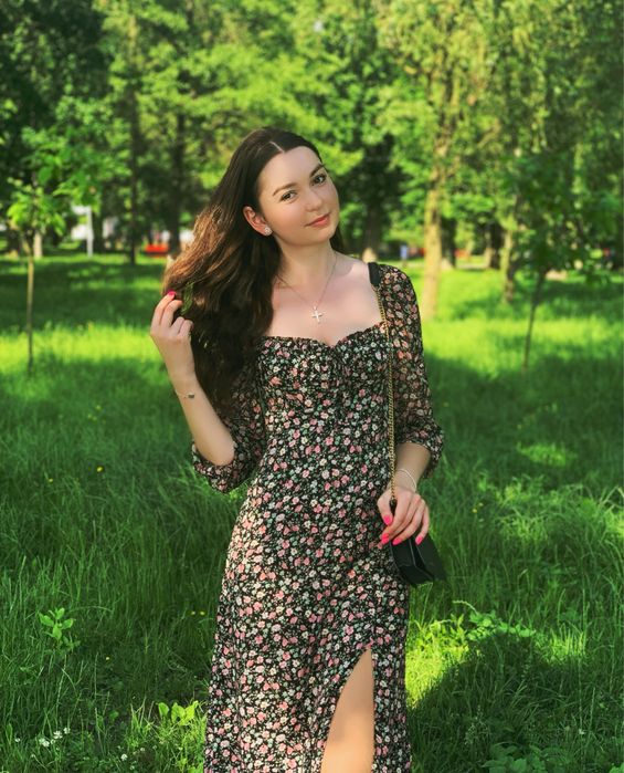 Сукня в квітковий принт від Zara
