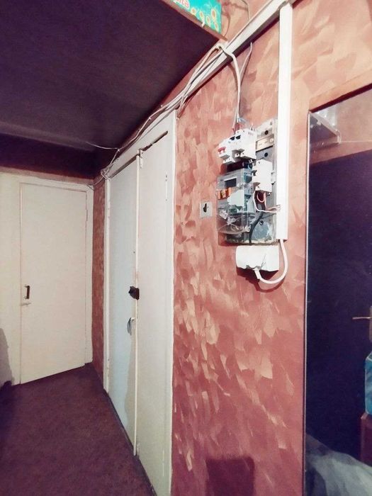 Продаж КІМНАТИ у комунальній кв-рі. вул.Кубанської України,буд.28.