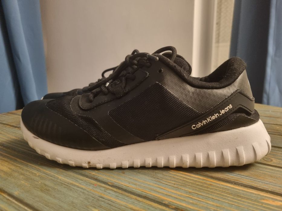 Buty Calvin Klein Jeans rozm. 41 
Długość wkładki wewnętrznej 26cm  
P