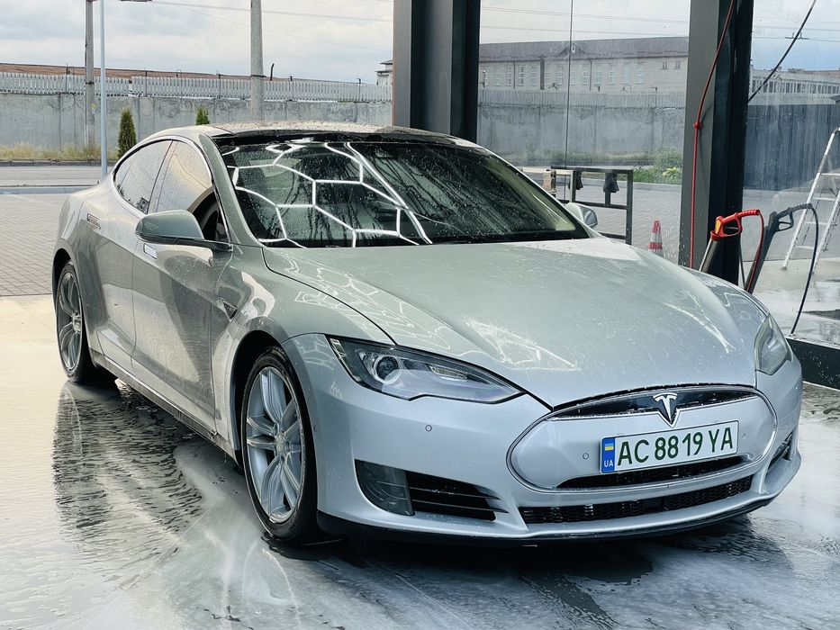 Tesla Model S 2016’ Dual motor