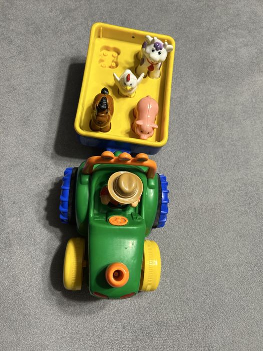 Zabawka edykacyjna Dumel, gra i jeździ, farmer, traktor + 4 figur