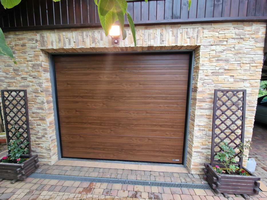 Brama garażowa orzech 3000x2125