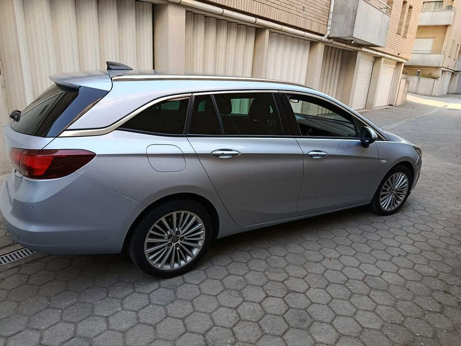 Opel Astra Sports Tourer — photo 2