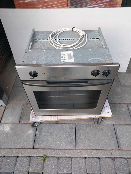 Piekarnik do zabudowy pod zabudowę Zanussi