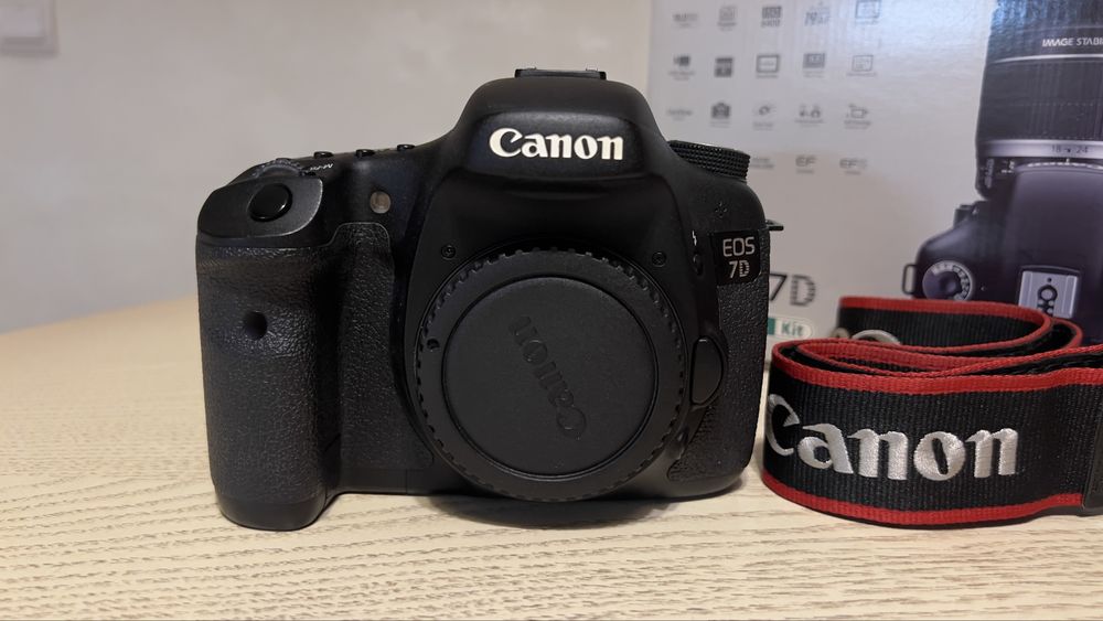 Canon EOS 7D + обʼєктив EFS 18-200mm