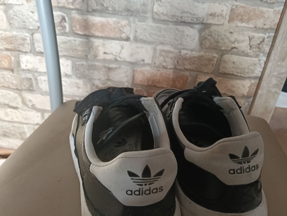 Piekne sneakersy Adidas skóra naturalna 35 super stan