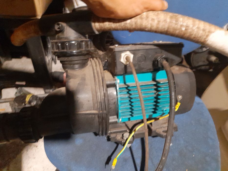 BOMBA DE ÁGUA Como nova