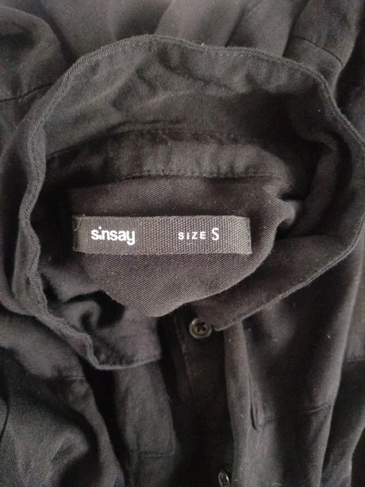 Czarna sukienka szmijzerka