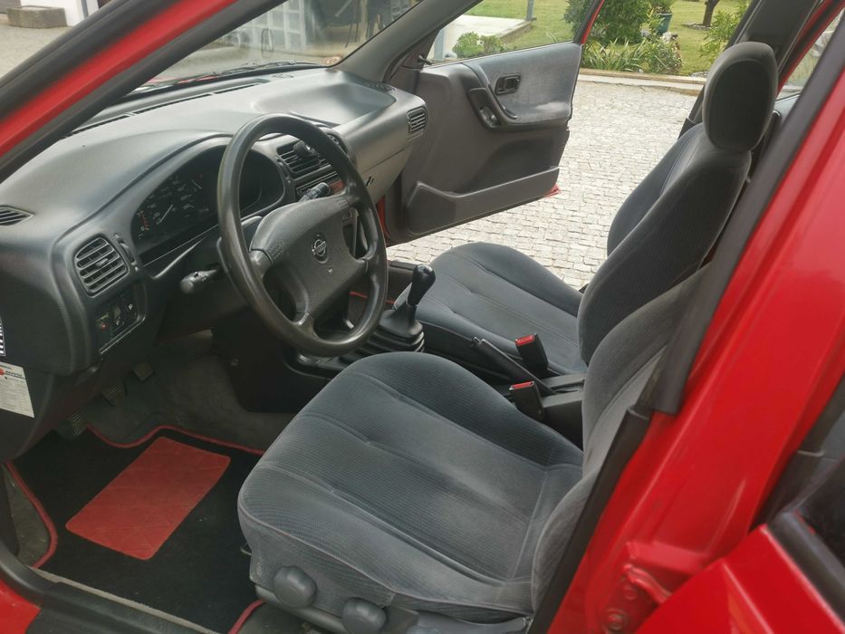 Nissan Sunny 1.4  121.000 Kms