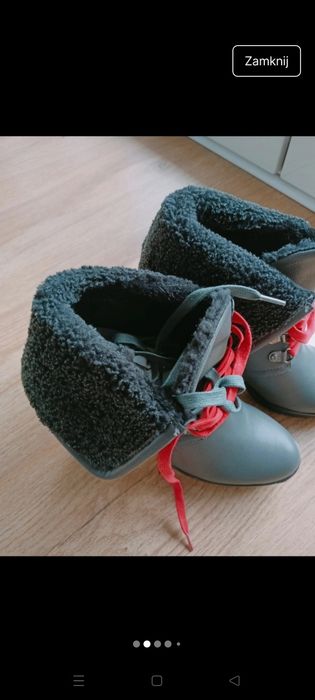 Botki szare na słupku