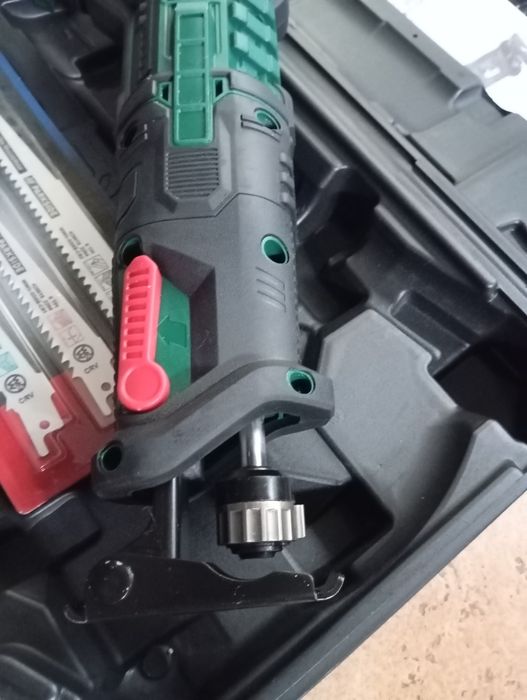 Serra sabre / serrote a bateria Parkside 20V