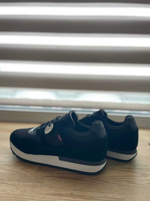 Чоловічи кросівки Levi's