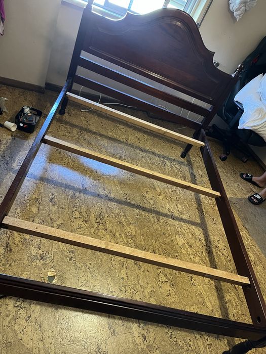 Cama de madeira