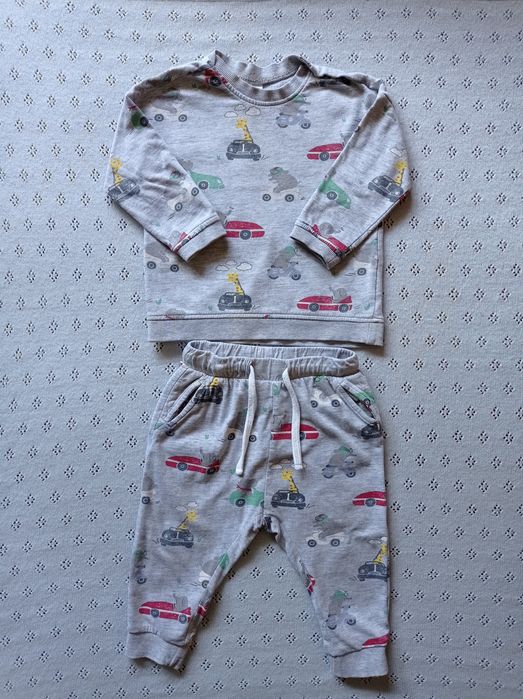 Костюм: реглан (футболка) и штаны на мальчика 9-12 месяцев