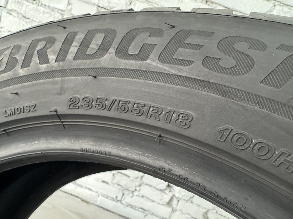 Зимові шини Bridgestone 235/55 R18