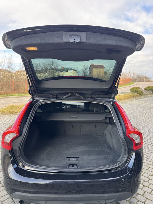 Продам VOLVO V60 Дизель