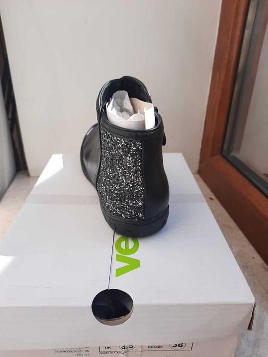 ботинки, черевики для дівчинки 37 разм по 600 грн