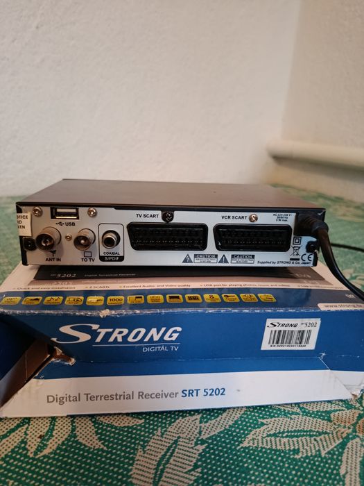 Ефірний тюнер Strong SRT 5202