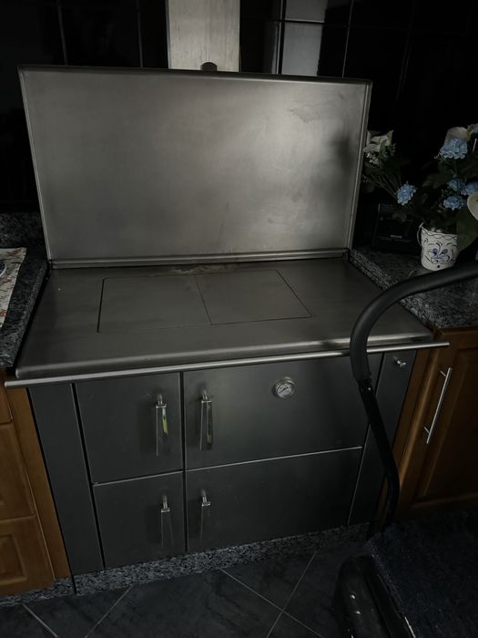 Fogao em inox a lenha numca usado