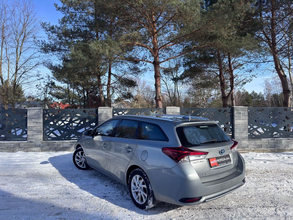 Toyota Auris FILM ! ! ! hybryda COMFORT + TECH krajowa 1 rej. 2018