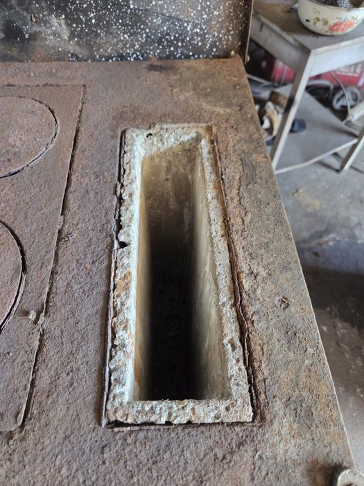 Fogão a lenha a precisar de restauro