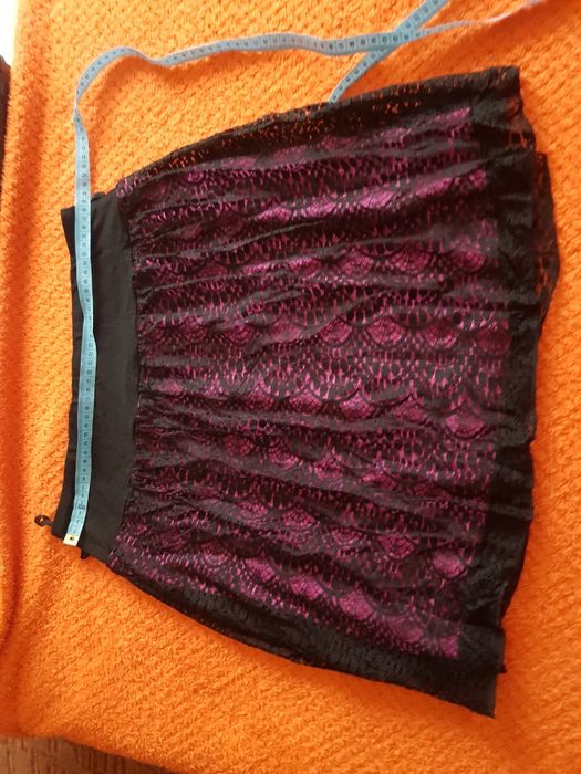 Spódniczka z czarnej koronki