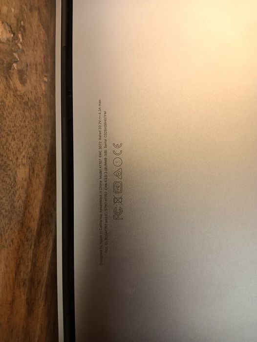 MacBook Pro cinza escuro