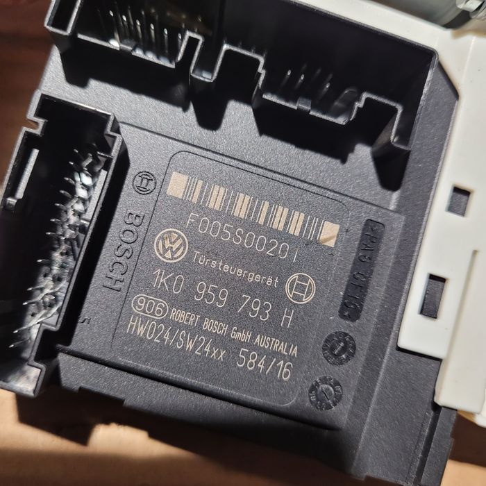 Silniczek moduł szyby przód lewy seat Leon II 2005r