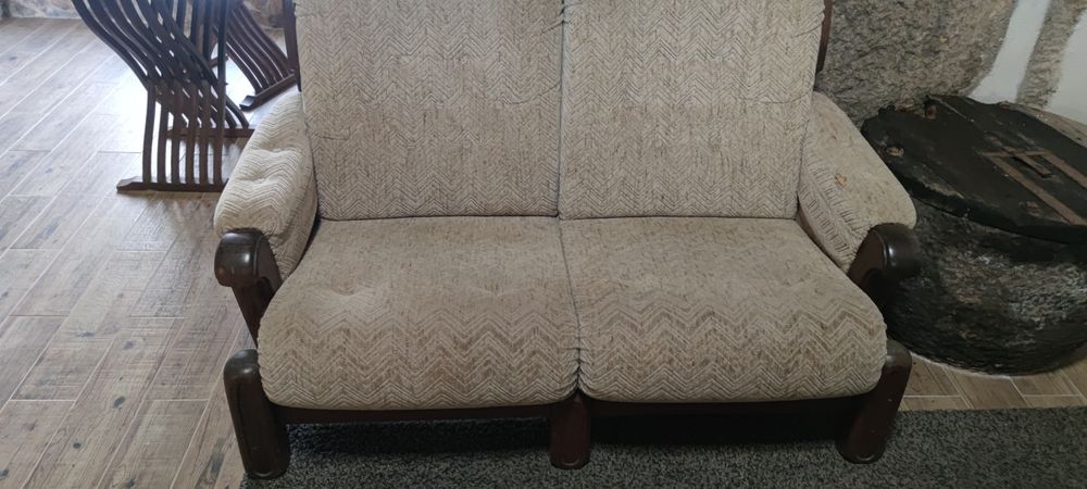Sofá de 3 lugares e um sofá de 2 lugares