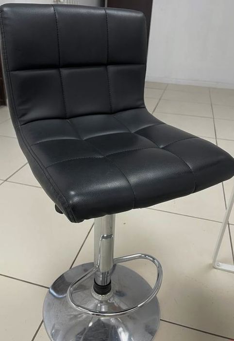 Krzesła barowe, hokery