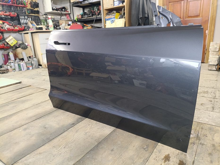 Двері передні праві Тесла 3