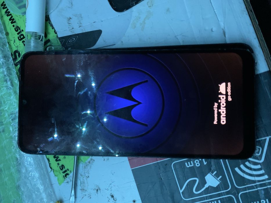 Продам moto g13 8/128 під ремонт дисплею