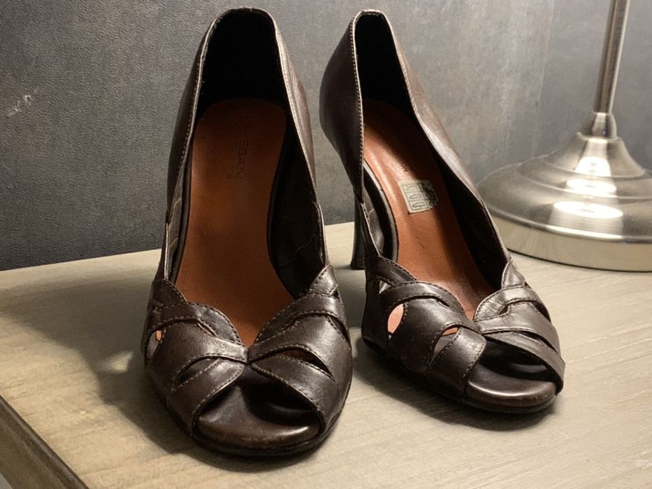 Sapatos de Salto Castanhos