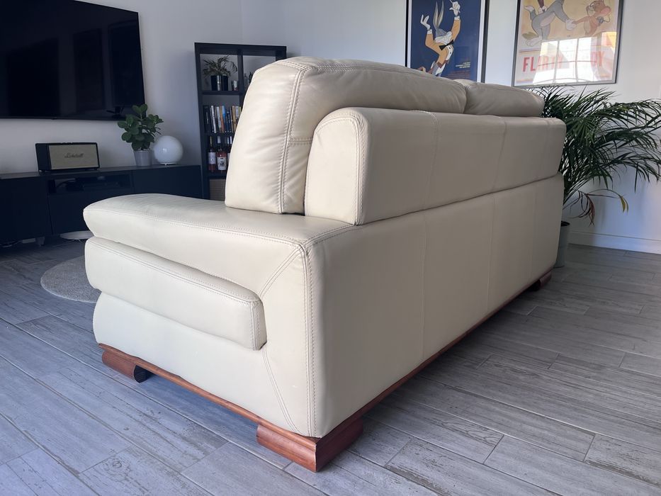 2 sofas em pele beje