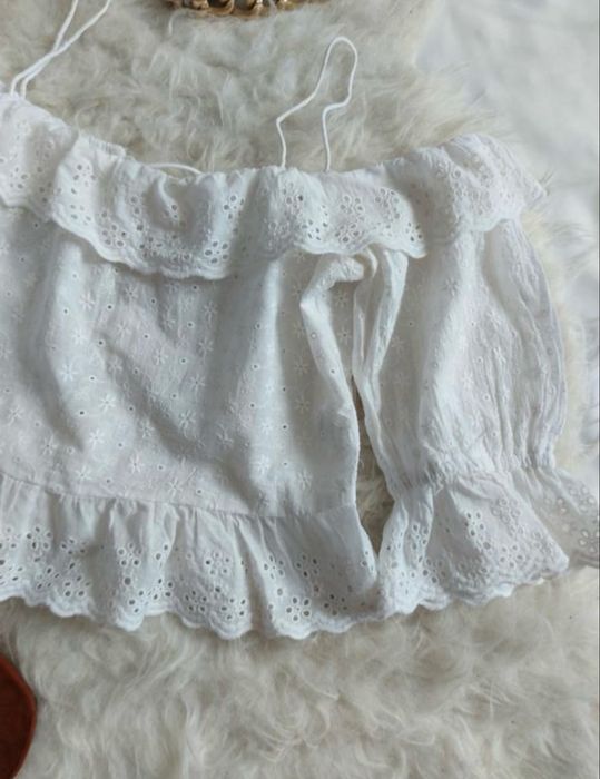Білий топ з рюшами ZARA