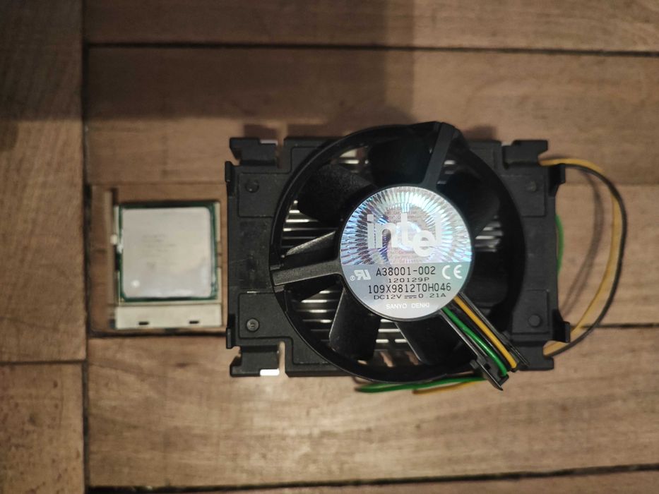 Retro komputer pentium 4 z dodatkami