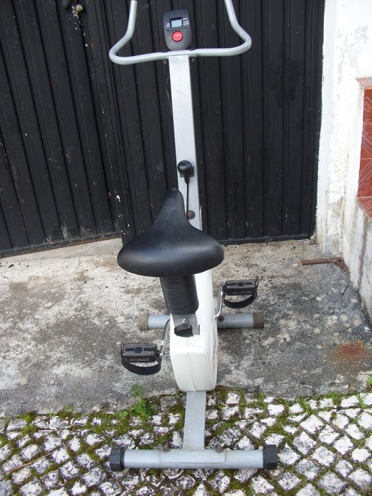Para desocupar espaço vendo  bicicleta estatica
