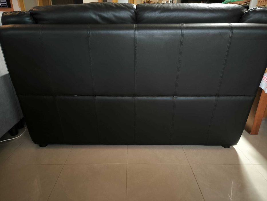 Conjunto de dois Sofás em pele preta