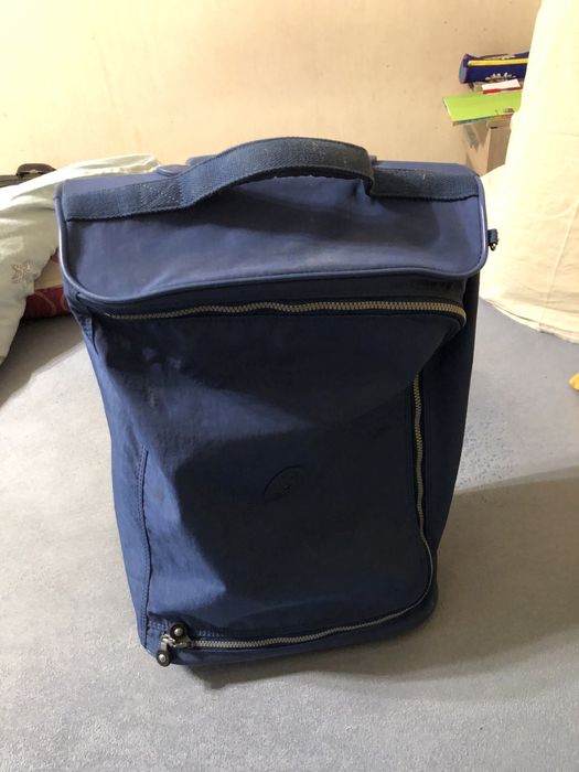 Продам не большую дорожную сумку на колесах