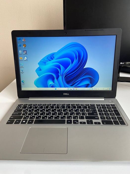 Ноутбук Dell Inspiron i7-8550U 16GB RAM SSD 240GB Radeon R5 M530 4GB FullHD