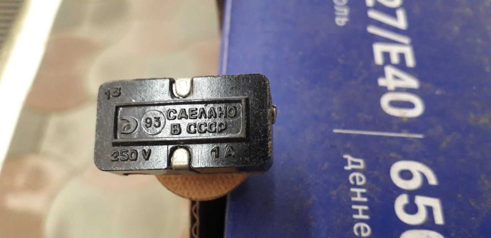 Выключатель для настольной лампы.