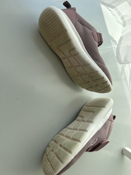 Dziecięce buty sportowe 33